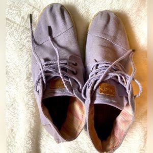 Toms canvas shoe women’s size 10.